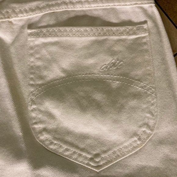 Vintage Chic jean shorts - Picture 9 of 14